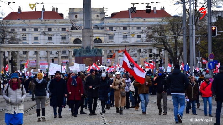 Viyana’da olağanüstü hâl | 27 ayrı yürüyüşe 50 bin kişi katıldı