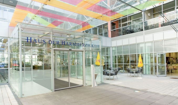 Viyana hastanesine aşı karşıtı saldırı