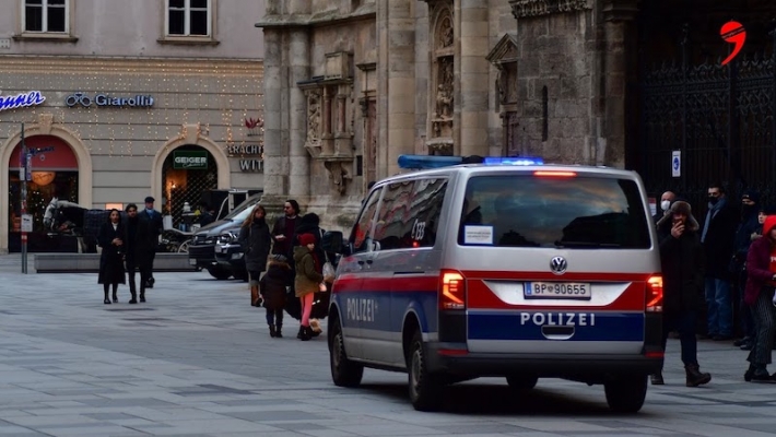 Viyanalı sigara vermeyince bıçakla tehdit edildi