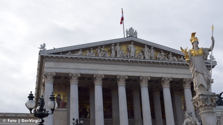 Aşı zorunluluğunu destekleyen parti fire verdi