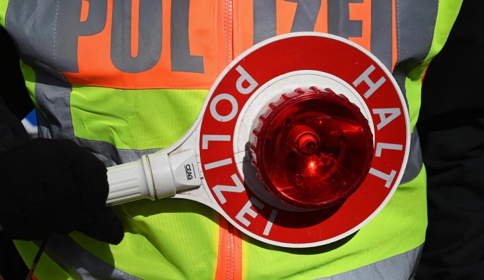 İki polis memuru vurularak öldürüldü