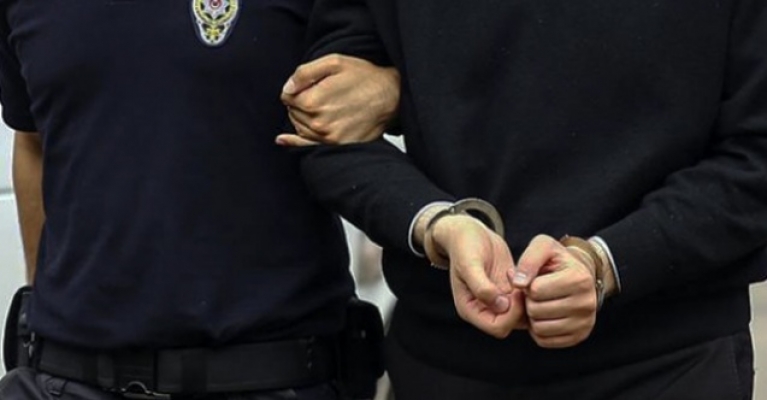 İktidar partisinin üç belediye başkanına hapis cezası