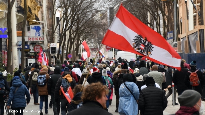 Protestoların gölgesinde aşı zorunluluğu parlamentoda