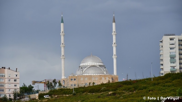 Camiye yakın ev tuttu, 6 ay boyunca tünel kazdı