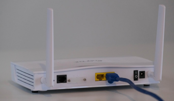 Çocuklarını kısıtlamaya çalışırken tüm bölgenin internetini kesti