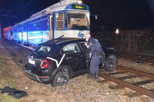 Hızlı tramvay araca çarptı | Bir ölü, 3 yaralı