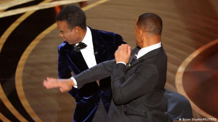 Oscar töreninde Will Smith’ten komedyene tokat