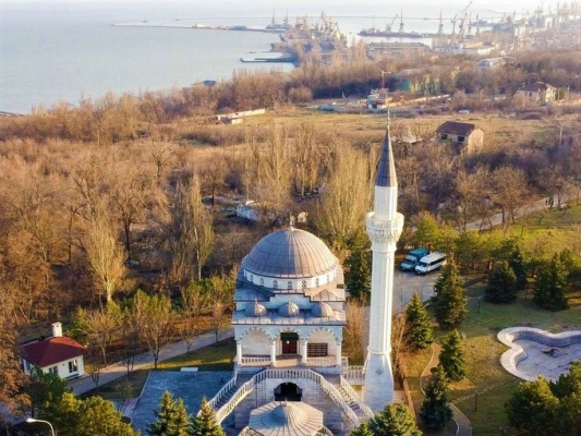 Türklerin sığındığı cami ateş altında