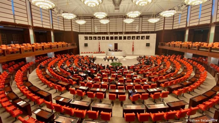 Seçim barajı yüzde 7’ye indirildi