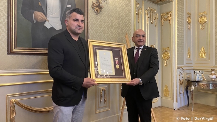 15 Temmuz Gazisine Viyana’da Devlet Övünç Madalyası Verildi