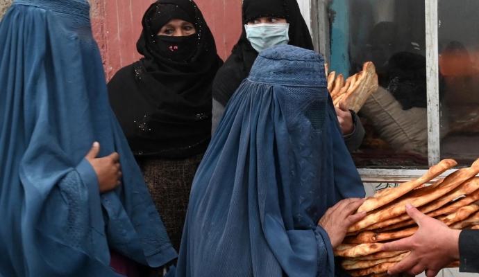 Afganistan’da kadınlara yeniden burka zorunluluğu getirildi