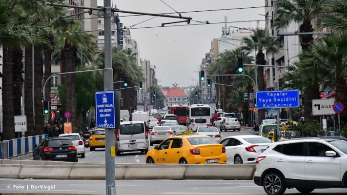 Benzinin litresi 24 lira oldu ama trafikte azalma yok | İnsanlarda para mı çok yoksa alışkanlıkları bırakmak mı zor?