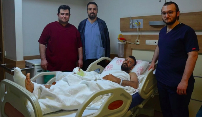 Kopan başparmağının yerine ayak parmağı dikildi
