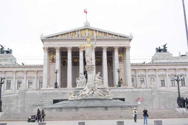 Neue Regierungsmitglieder und Neuwahlantrag