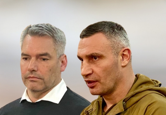 Gar nicht so schwierig: Nehammer telefonierte mit echtem Klitschko