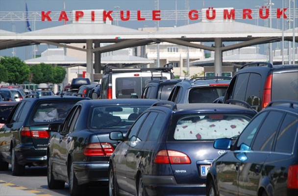 Tatillerini Türkiye’de geçirecek olanların sınır kapılarından girişleri arttı