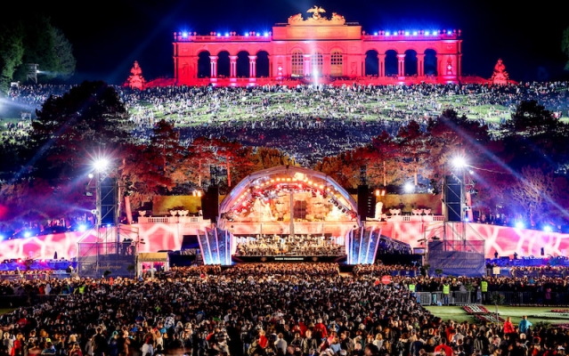 Viyana Filarmoni Orkestrası konserine 65.000 kişi katıldı