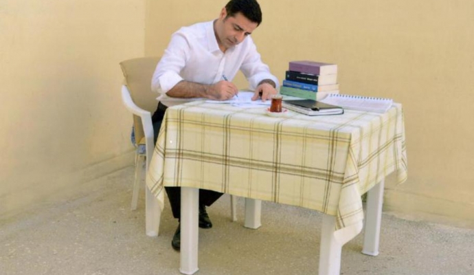 “Geriye saf ve temiz duygularla halen AKP’ye oy vermeyi düşünen küçük bir kitle kalacak”