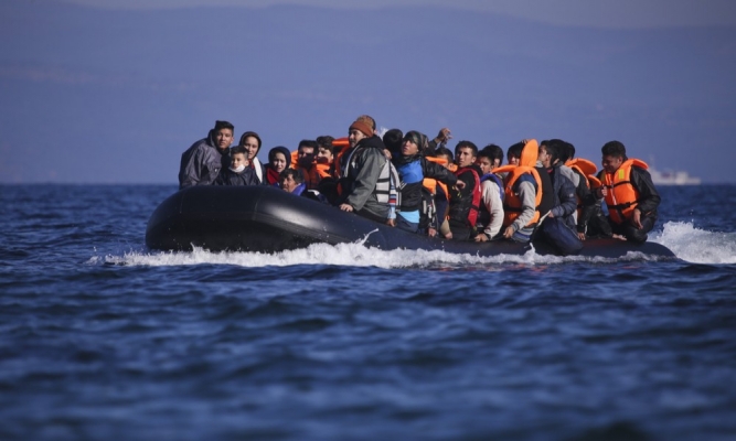 Yunan mülteciler botlarla Türk sınırını aşıp Suriye’ye geçiyordu