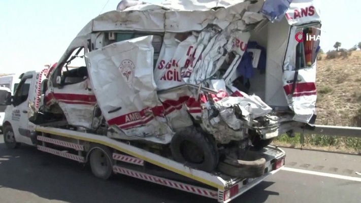 Unfall in der Türkei: Bus rast in Unfallstelle und tötet Rettungskräfte
