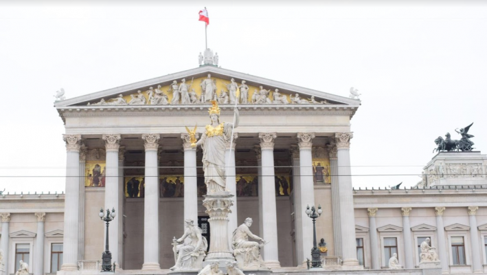 Zufriedenheit mit der Demokratie bleibt gering