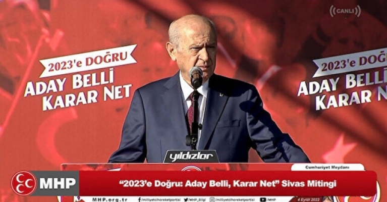 Bahçeli yanlışlıkla devrimci şairin şiirini mitingde okudu
