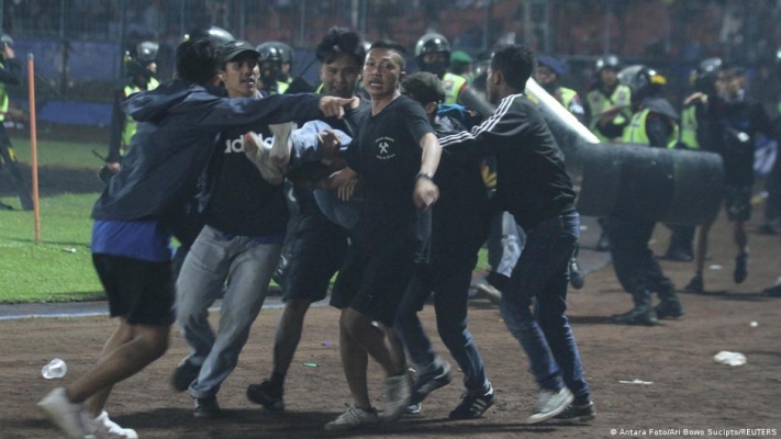 Indonesien leitet Untersuchung zur tödlichen Fußballstampede ein