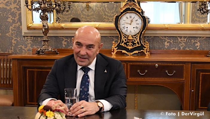 İzmir Büyükşehir Belediye Başkanı Tunç Soyer, Der Virgül’e konuştu