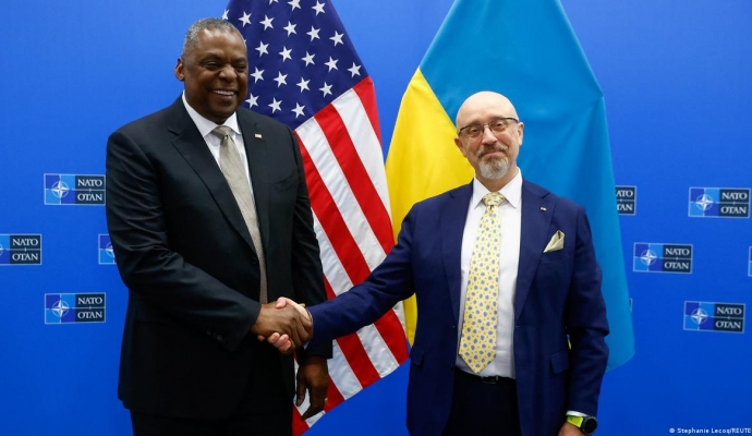 NATO und Kiewer Verbündete sprechen über die Verstärkung der ukrainischen Luftverteidigung