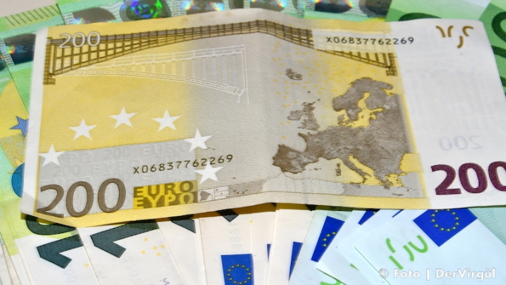 Oğlu gibi davranıp, kadını on binlerce Euro dolandırdılar