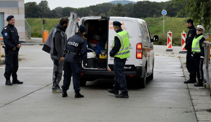 Slovakya sınırında kontroller başladı