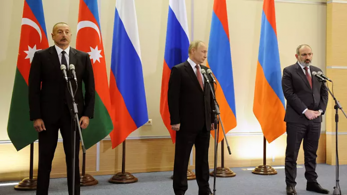 Wladimir Putin empfängt die Staatschefs von Armenien und Aserbaidschan zu Gesprächen in Sotschi