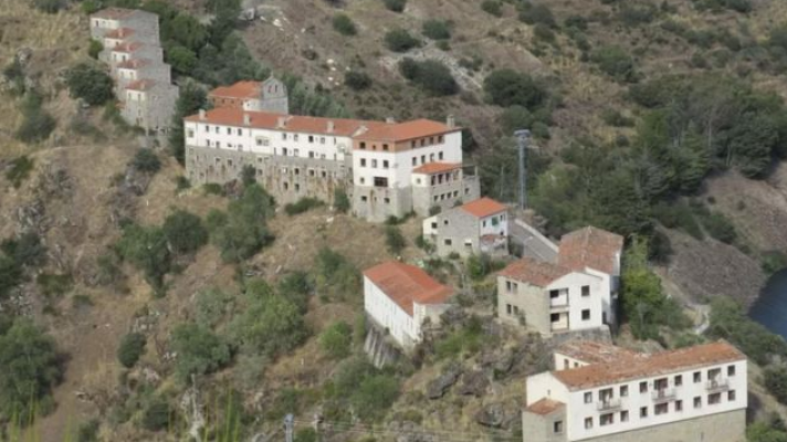 44 ev bulunan bir köy 260 bin euroya satışa çıktı
