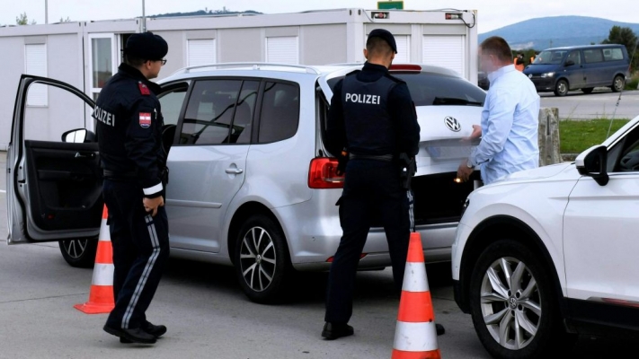 Avusturya komşu ülkelerle sınır kontrollerini uzattı