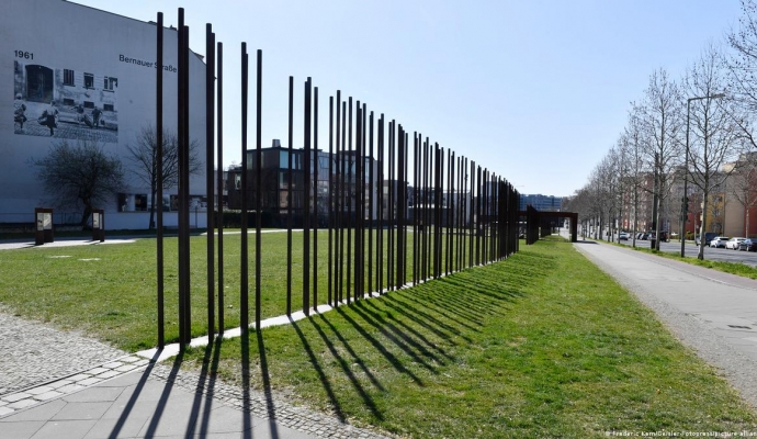 Berlin Duvarı’nın yıkılışı 33’üncü yıl dönümünde anıldı