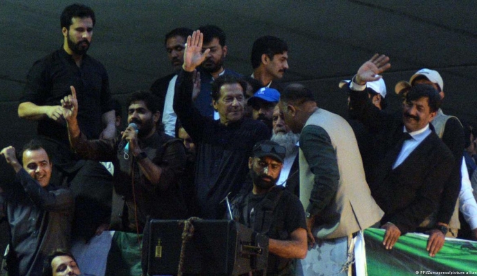 Ehemaliger pakistanischer Premierminister Imran Khan durch Schuss in den Unterschenkel verletzt