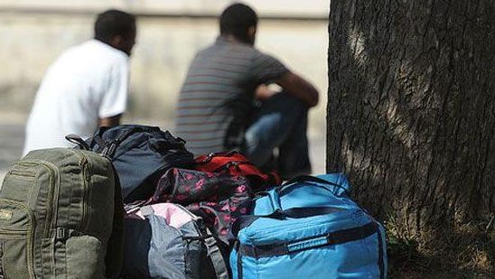 Mülteciler çalışanlardan daha fazla mı para kazanıyor?