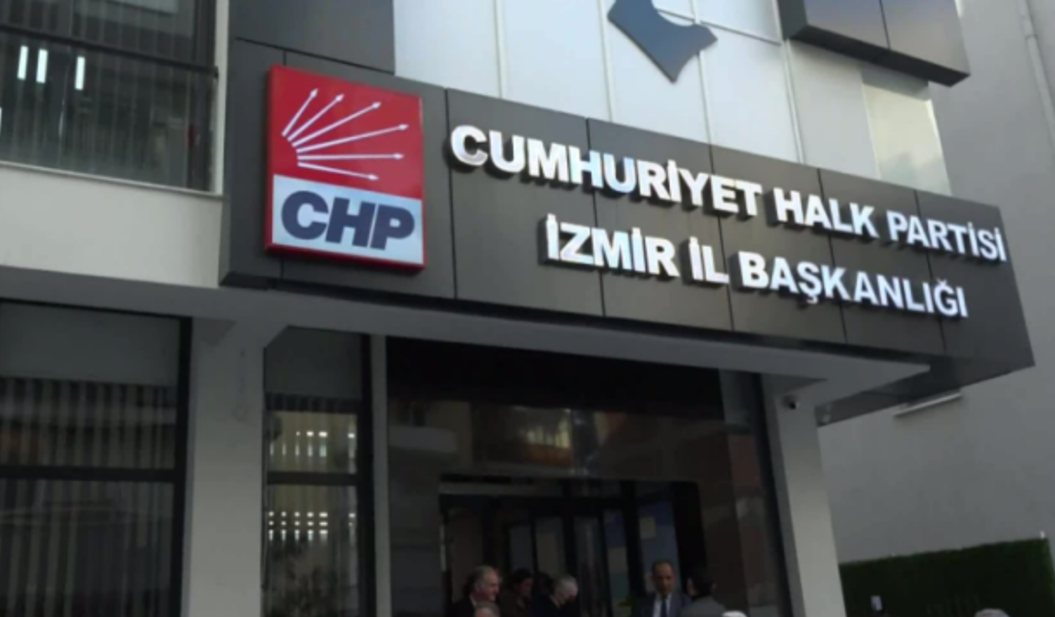 CHP’de 40 il ve 39 ilçe başkanı milletvekili adayı olmak için istifa etti