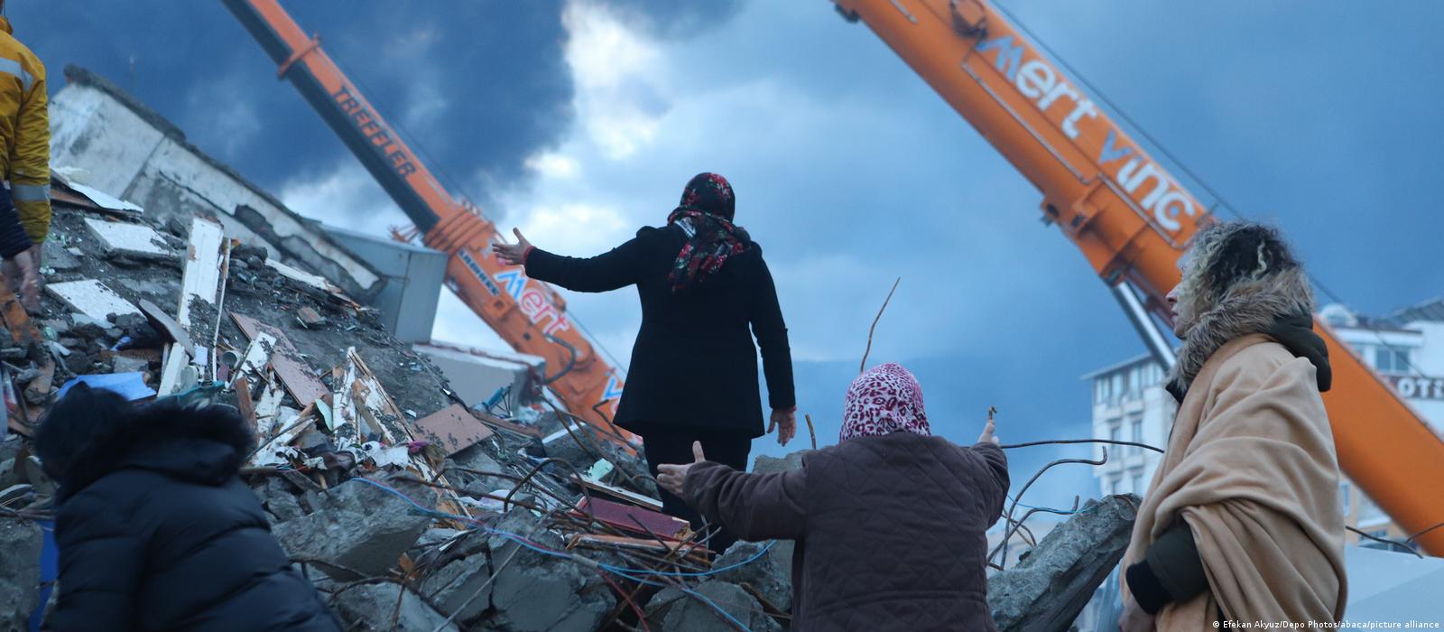 Depremde can kaybı 3 bin 381’e yükseldi