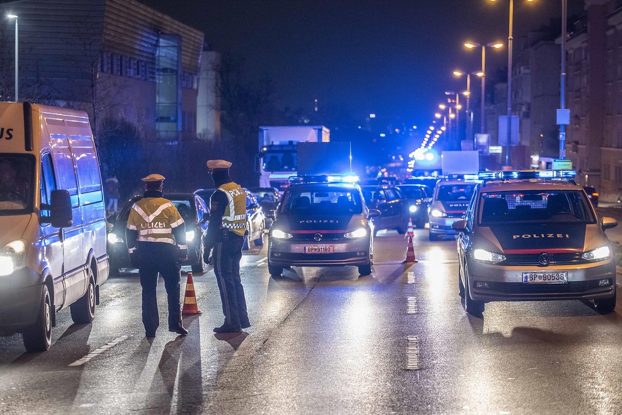 Viyana polisi bir günde 11.870 Euro’luk para cezası uyguladı | 10 kişi tutuklandı