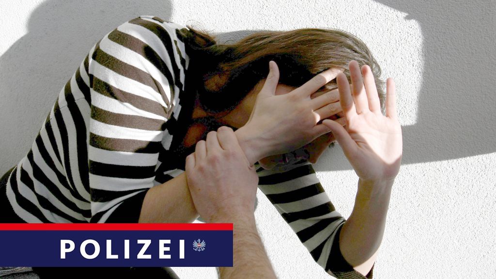 Bilinç kaybı yaşatana kadar eşini dövdü, yardıma gelen polisleri ısırdı