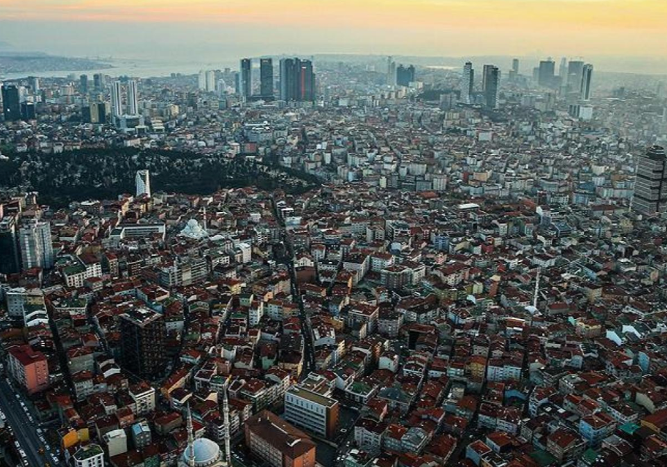 “Bütün bütçeyi harcasak bile İstanbul’daki yapı stoğunu yenileme şansı yok”