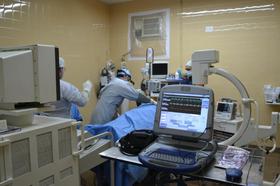 “Doktorlar ölülerin implantlarını çalıp sağlıklı kişilere taktı”