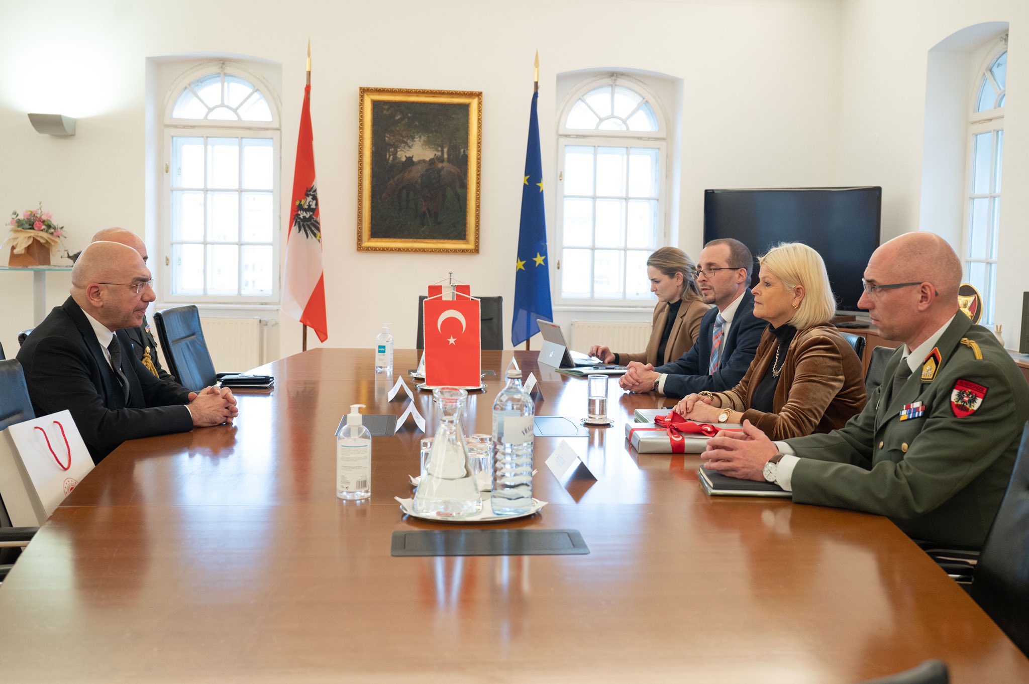 Büyükelçiden Savunma Bakanına teşekkür ziyareti
