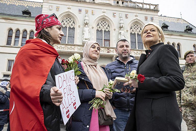 “Hayatta kalan halk acı çekiyor, özellikle geceleri çok soğuk”