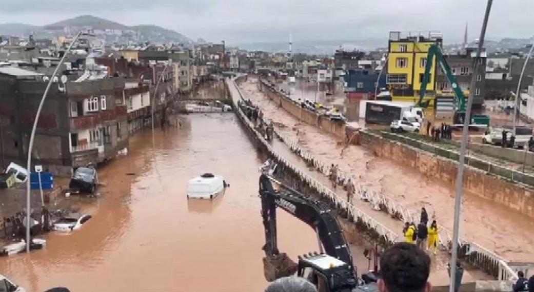 Önce deprem şimdi sel vurdu