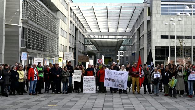 Eyalet Hükümeti Protesto Edildi | “Irkçılarla koalisyona hayır!”