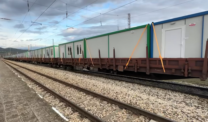 70 konteynerin deprem bölgesine trenle sevkiyatı yapıldı