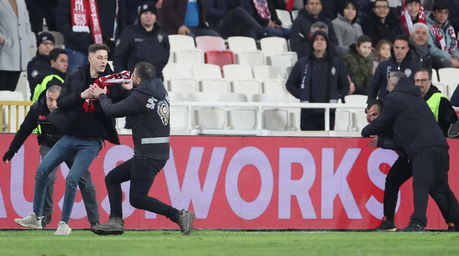 ‘Çılgınlık’, ‘Vahşi saldırı’, ‘Utanç verici’