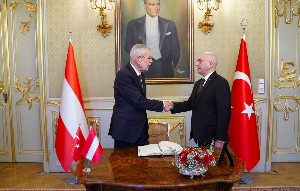 Depremlerin ardından Viyana’da açılan deftere kimler taziye mesajı yazdı/yazmadı